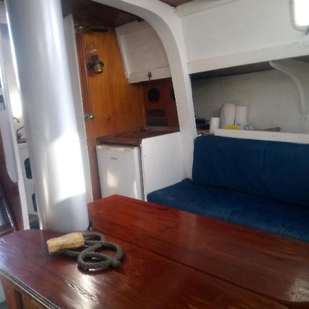 Bateau En Ville Saint-Tropez Exterior foto
