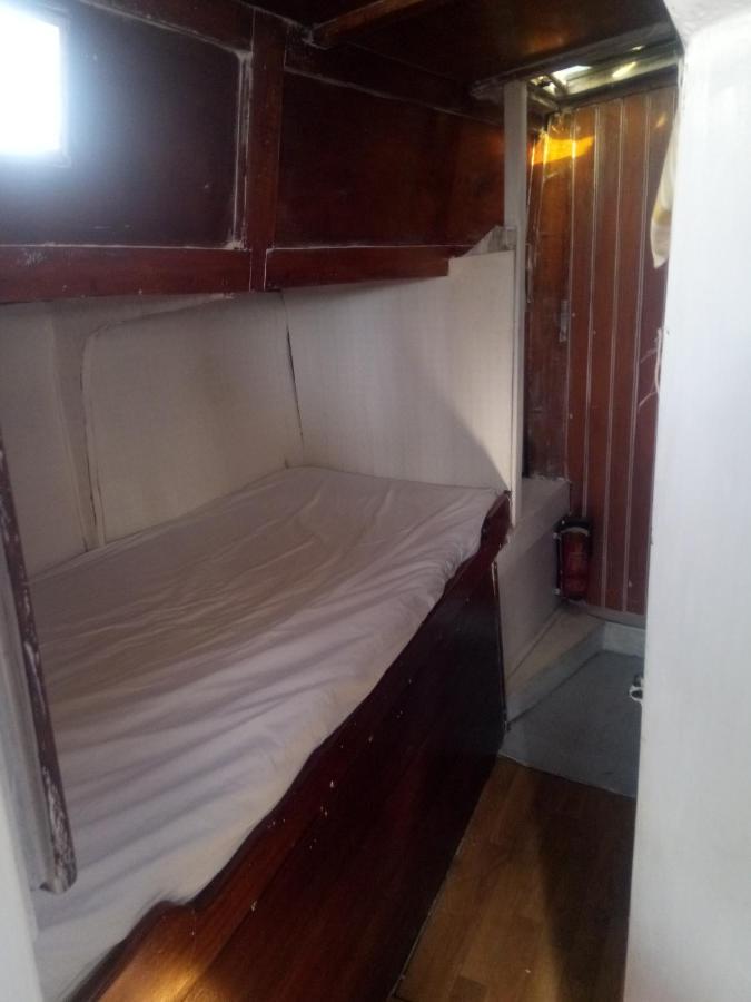 Bateau En Ville Saint-Tropez Exterior foto